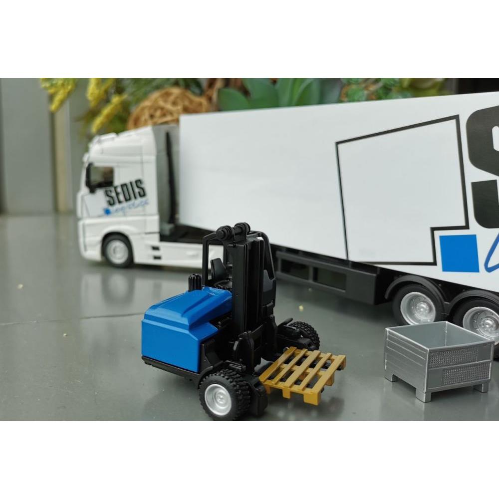 Modellauto Mercedes Lastwagen mit Stapler & Zubehör