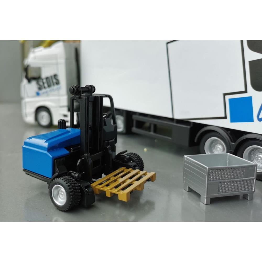 Modellauto Mercedes Lastwagen mit Stapler & Zubehör