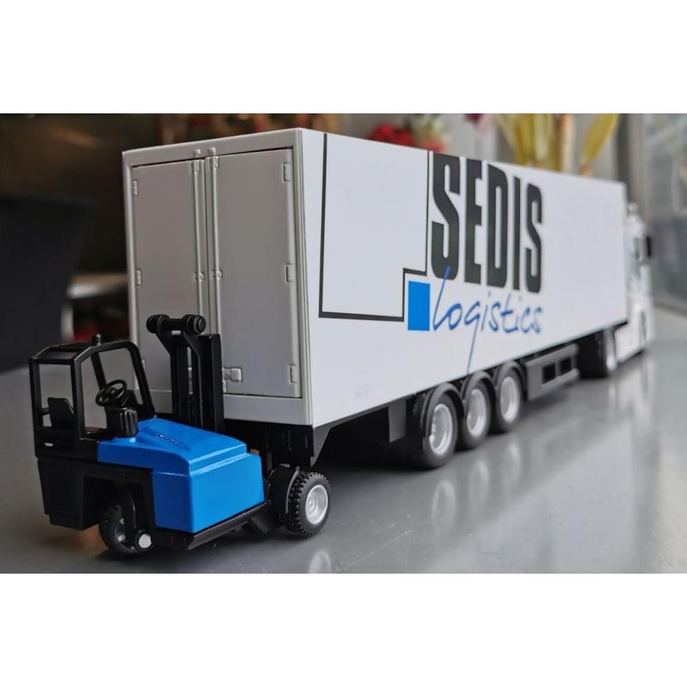 Modellauto Mercedes Lastwagen mit Stapler & Zubehör