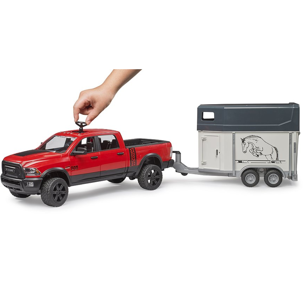 Bruder RAM 2500 Power Wagon mit Pferdanhänger & Pferd